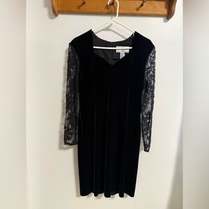 Jessica Howard Women’s Black Velvet Dress with Lace Sleeves